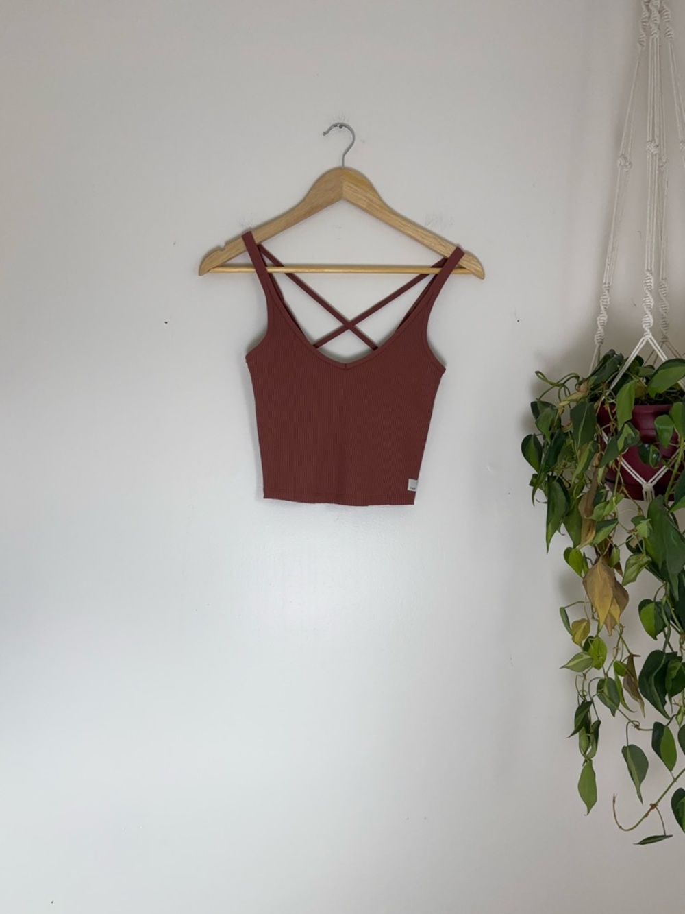 Vuori Rib Crop Tank In Rust - Picture 3 of 9